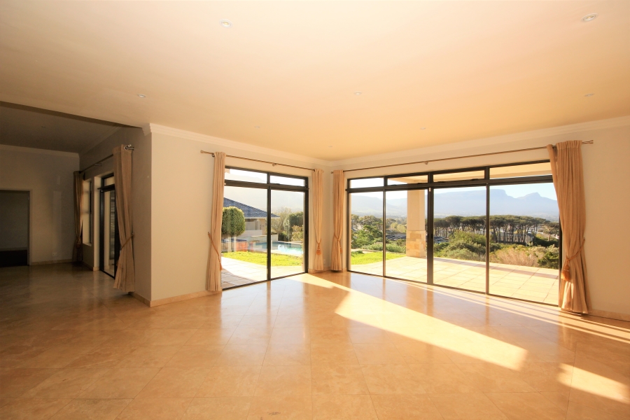 4 Bedroom Property for Sale in Stonehurst Mountain Estate Western Cape